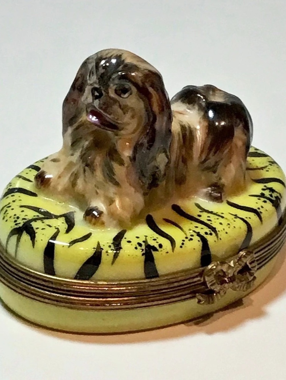 P.P.A. Dog Limoges box. Dog “Daisy”Figurine Limoges Box Green